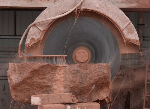 從傳統(tǒng)石材到綠色建材 四川雅安滎經(jīng)點(diǎn)石成金，培育兩大百億產(chǎn)業(yè)